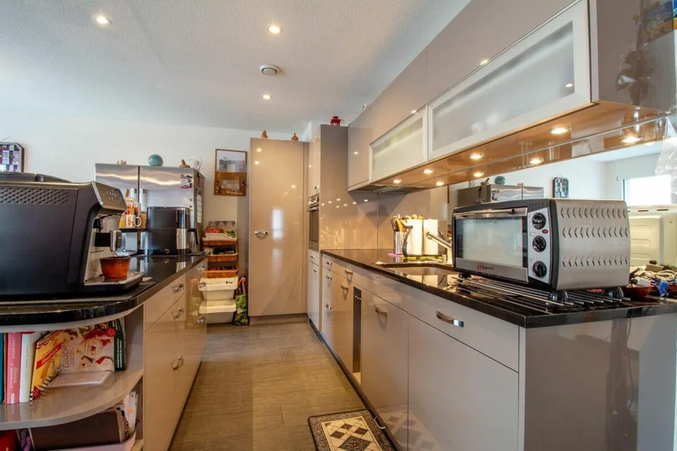 Familienfreundliche 4.5 Zimmer Wohnung mit Balkon und ca. 121m2 Woh...