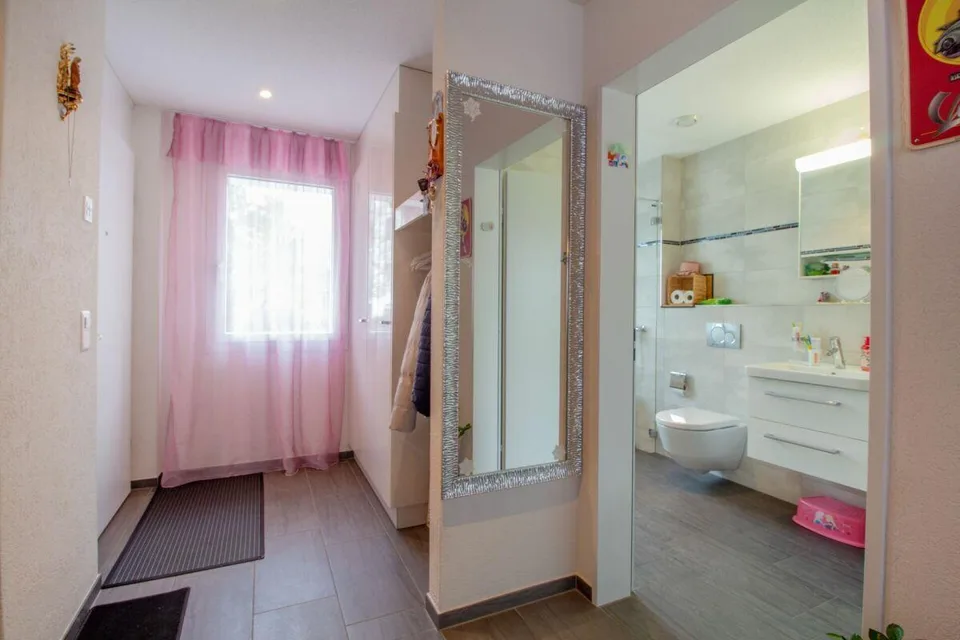 Familienfreundliche 4.5 Zimmer Wohnung mit Balkon und ca. 121m2 Woh...