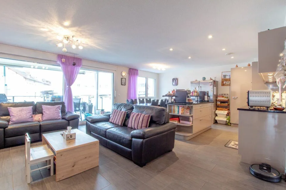 Familienfreundliche 4.5 Zimmer Wohnung mit Balkon und ca. 121m2 Woh...