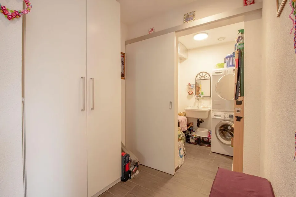 Familienfreundliche 4.5 Zimmer Wohnung mit Balkon und ca. 121m2 Woh... – Foto 11 von 12