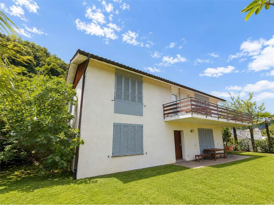 Bifamilienhaus mit offenem Blick und großem Baupotenzial
