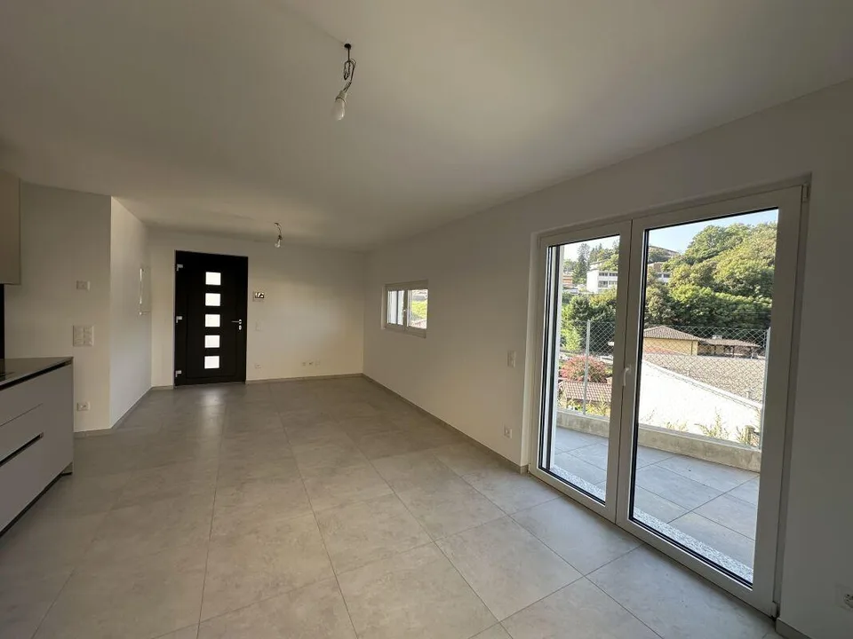 Neue und moderne 3.5-Zimmer-Wohnung mit eigenem Garten und Terrasse in Mendrisio Arzo
