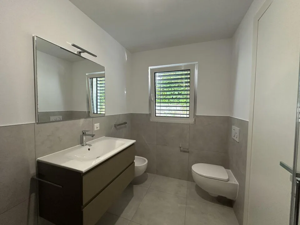 Nouvel et moderne appartement de 3.5 pièces avec jardin privé et terrasse à Mendrisio Arzo – photo 8 sur 14