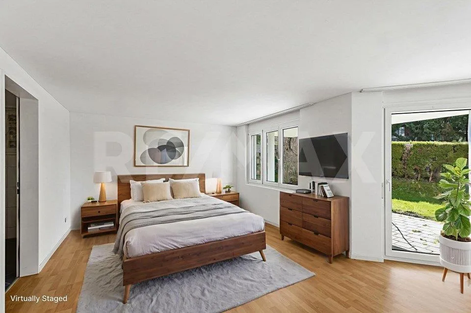 Vaste maison mitoyenne de 8½ pièces dans un quartier calme