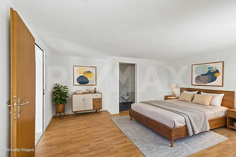 Vaste maison mitoyenne de 8½ pièces dans un quartier calme