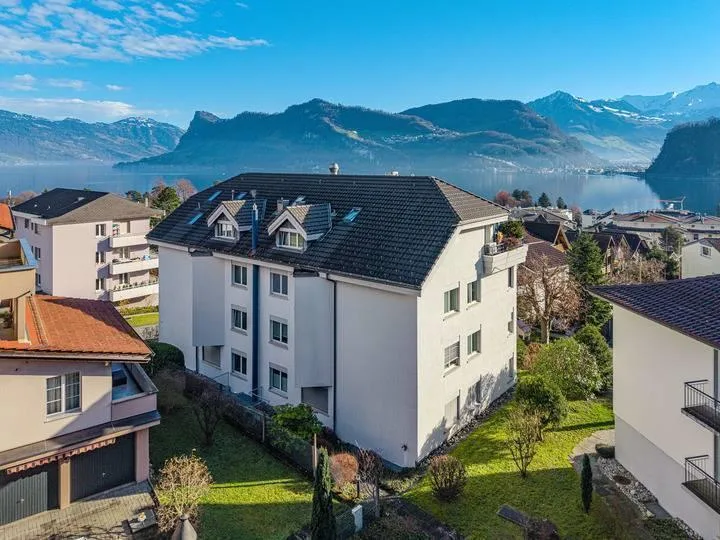 TRAUMHAFTE 4.5-ZIMMER-WOHNUNG MIT SEESICHT IN HERGISWIL