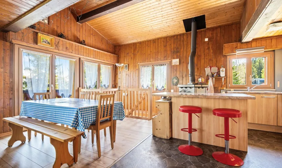 Bright chalet with wellness area and direct access to the slopes