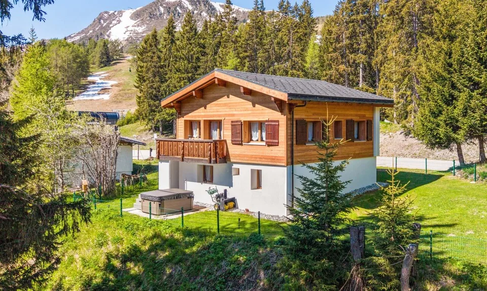 Chalet lumineux avec espace bien-être et accès direct aux pistes