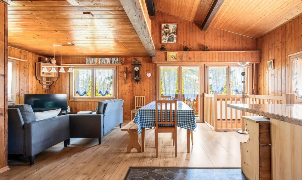 Bright chalet with wellness area and direct access to the slopes
