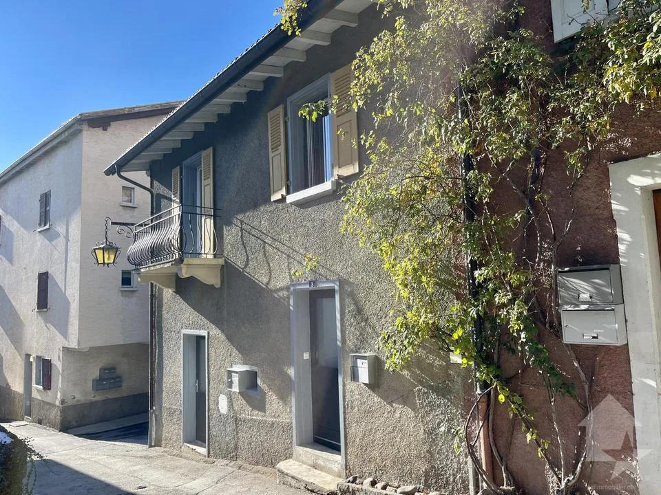 Appartement duplex 2.5 pces dans maison de village totalement rénovée