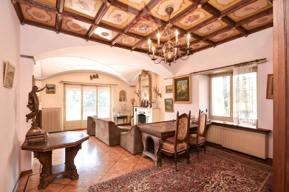 Villa zu renovieren / Villa da ristrutturare