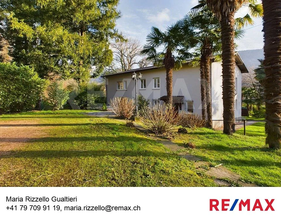 Casa con parco, piscina, orto, garage e bosco