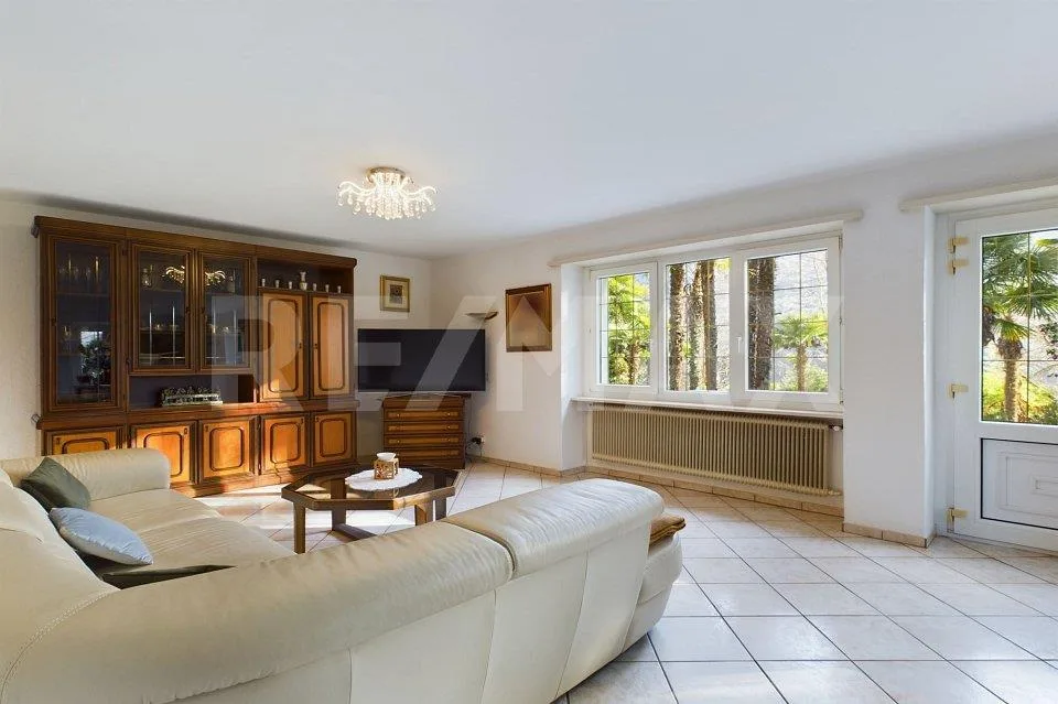 House with park, pool, garden, garage and woods