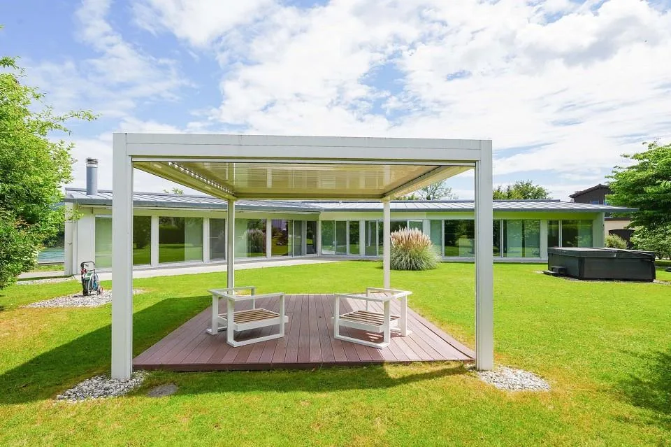 Wohlfühloase am Rhein: Grosszügiger Bungalow für Geniesser