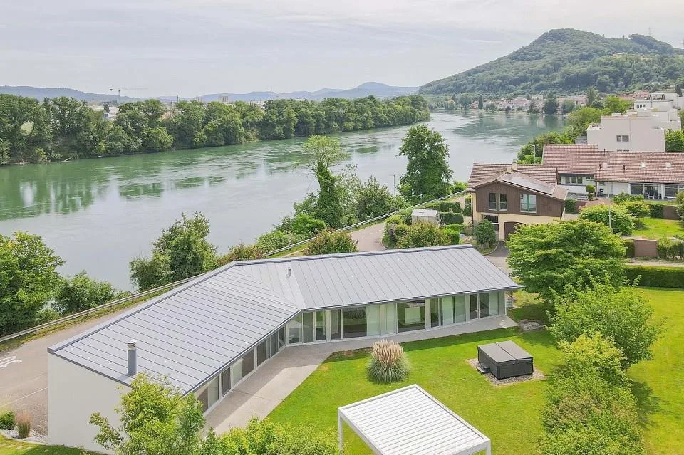 Havre de paix au bord du Rhin : Bungalow spacieux pour amateurs