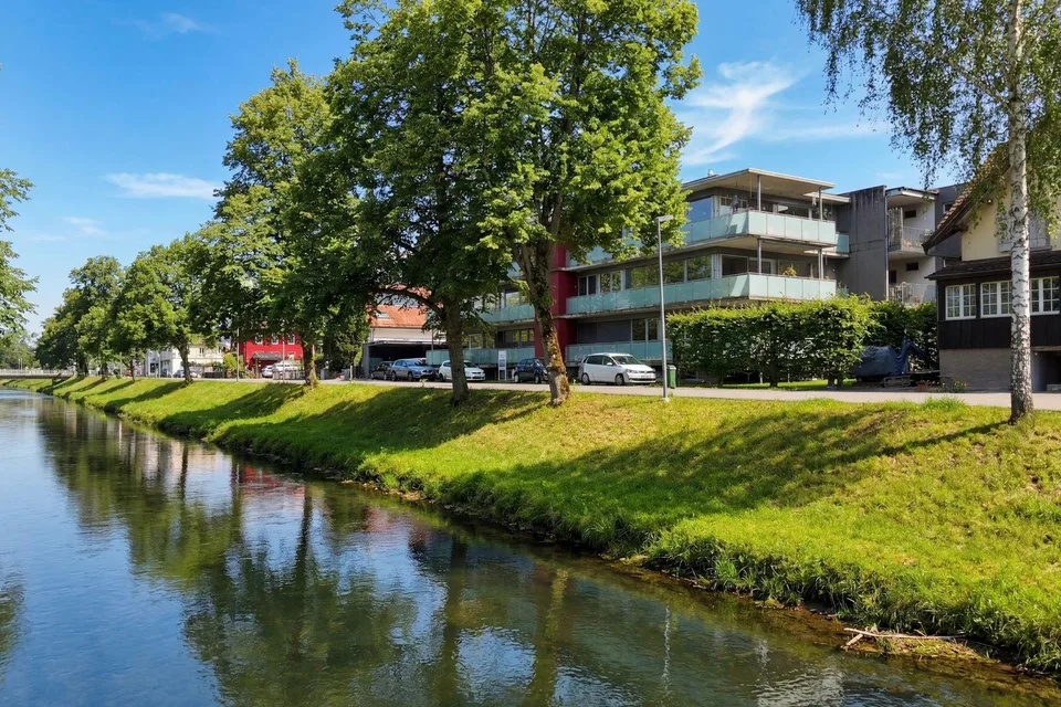 Neuwertige Wohnung mit offenem Wohnkonzept, sonniger Terrasse und direktem Gartenzugang an ruhiger Lage – Foto 11 von 13
