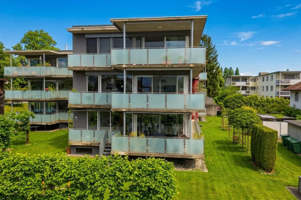Neuwertige Wohnung mit offenem Wohnkonzept, sonniger Terrasse und direktem Gartenzugang an ruhiger Lage – Foto 9 von 13