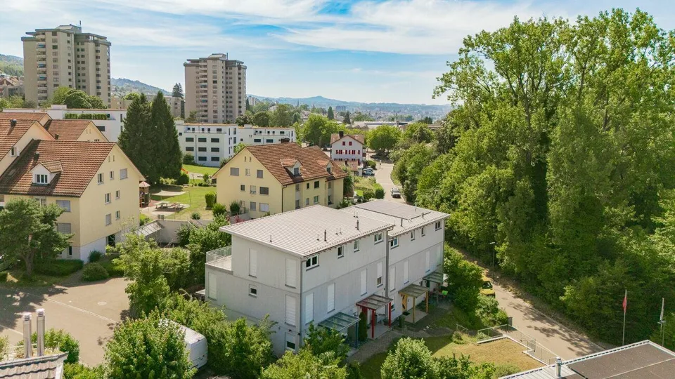 Ampia casa a schiera di 5,5 locali vicino al lago