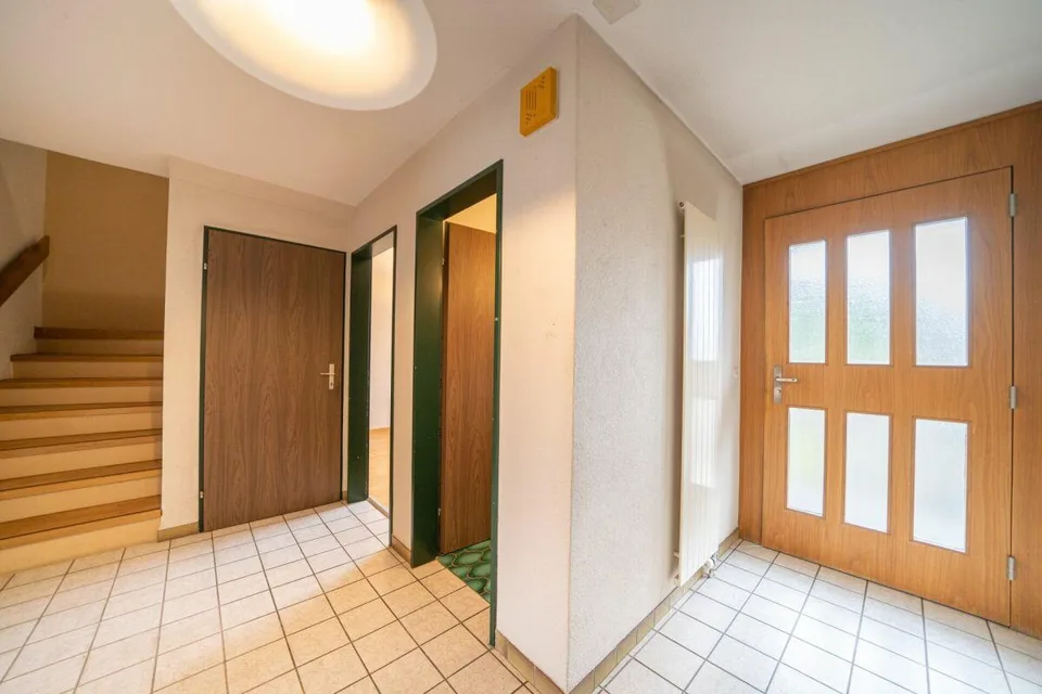 Casa a due famiglie in una posizione tranquilla e adatta alle famiglie