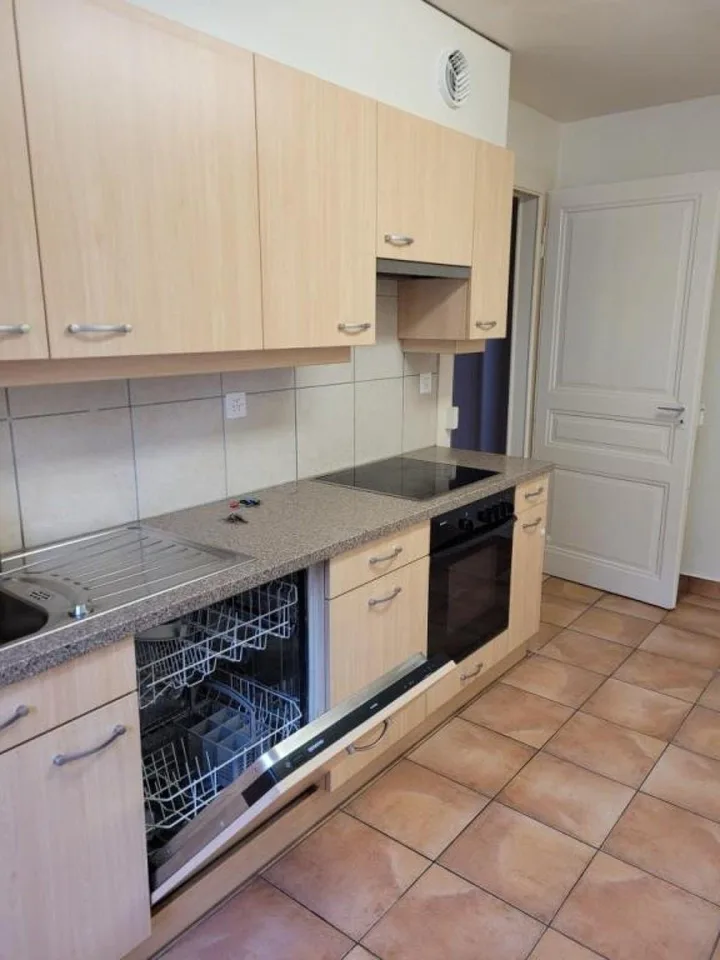 Wohnung mit 3 Zimmern im 2. Stock in Fleurier zur Miete, ideal gelegen