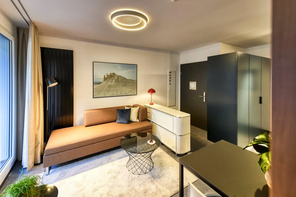 Neues möbliertes 2-Zimmer-Apartment an sehr zentraler Lage in Altdorf