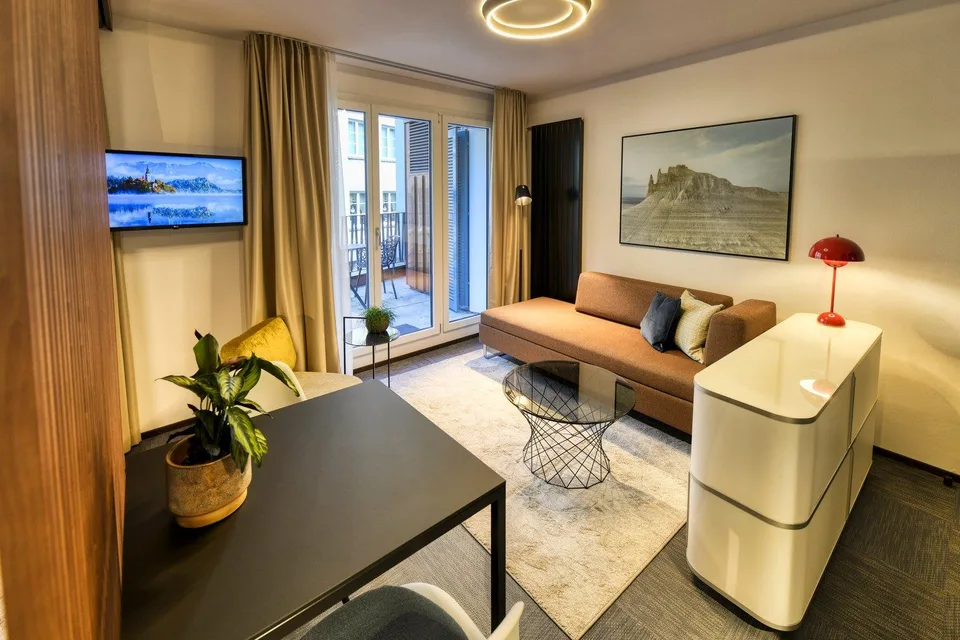 Neues möbliertes 2-Zimmer-Apartment an sehr zentraler Lage in Altdorf