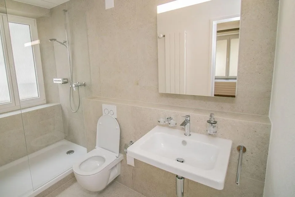 Erdgeschosswohnung mit frisch saniertem Badezimmer