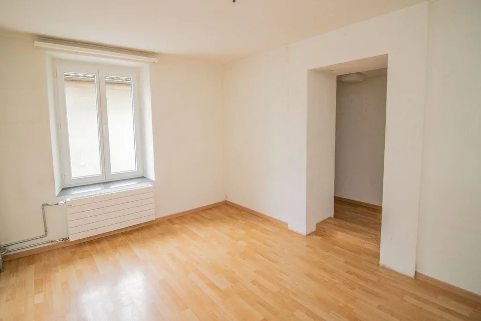 Erdgeschosswohnung mit frisch saniertem Badezimmer