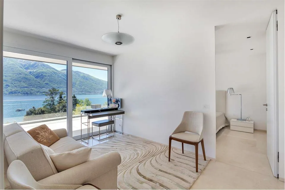 Meraviglioso appartamento attico di 6.5 locali con vista lago a Minusi – foto 9 di 13