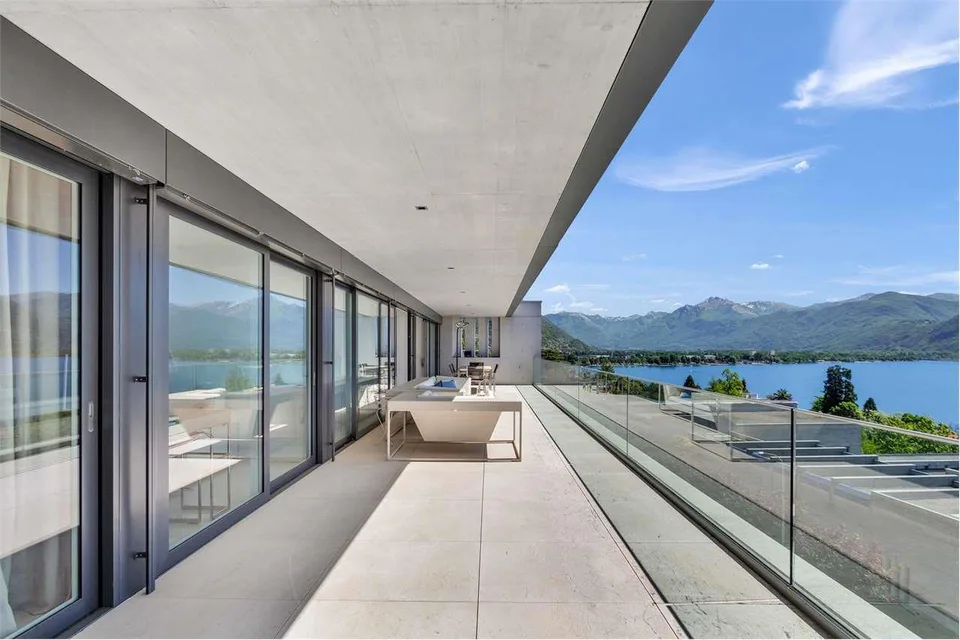 Merveilleux appartement attique de 6.5 pièces avec vue sur le lac à Minusio