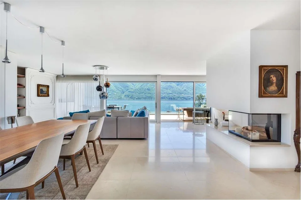 Meraviglioso appartamento attico di 6.5 locali con vista lago a Minusi