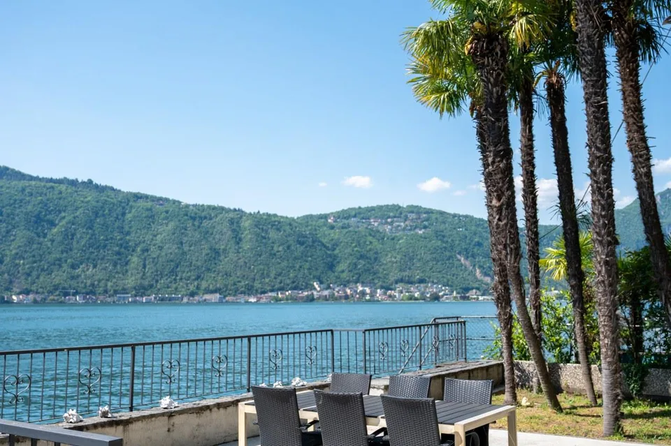 Villa prestigieuse sur les rives du lac avec darse privée