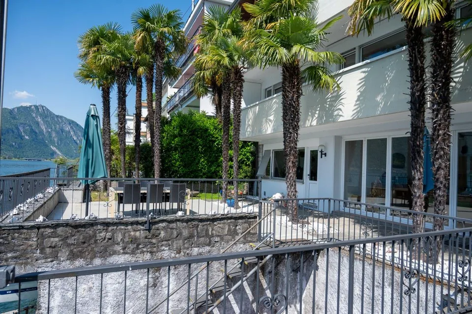 PRESTIGIOSA VILLA SULLE SPONDE DEL LAGO, CON DARSENE PRIVATE – foto 6 di 13