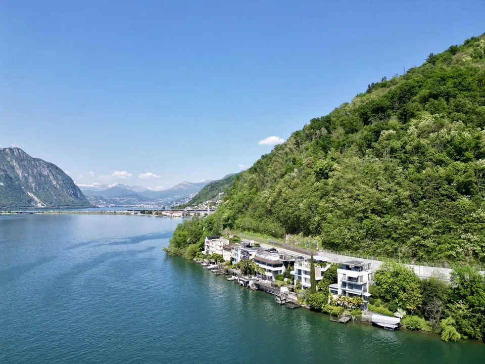 PRESTIGIOSA VILLA SULLE SPONDE DEL LAGO, CON DARSENE PRIVATE – foto 12 di 13