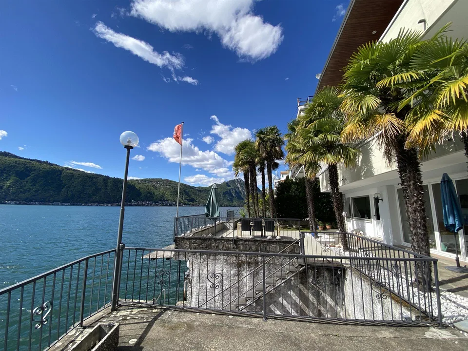 Villa prestigieuse sur les rives du lac avec darse privée