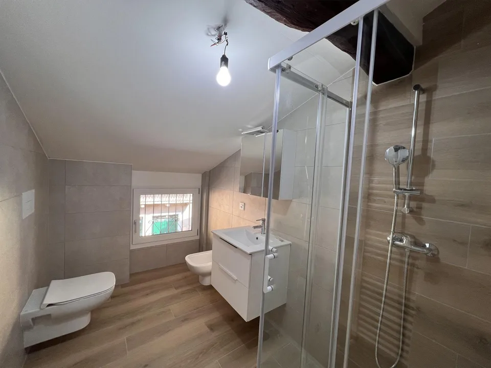 Appartement 2.5 Zimmer Mansarde renoviert
