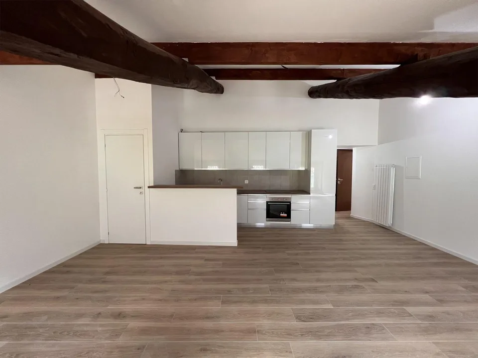 APPARTAMENTO 2.5 LOCALI MANSARDATO RISTRUTTURATO
