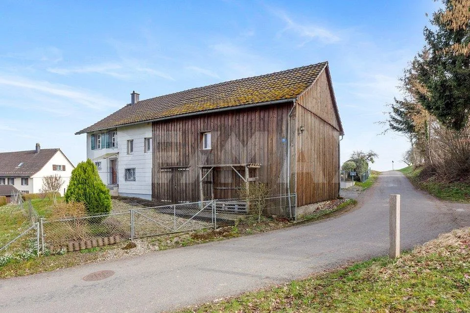 Historisches Einfamilienhaus mit Scheune (Baujahr 1899) in Zuben TG