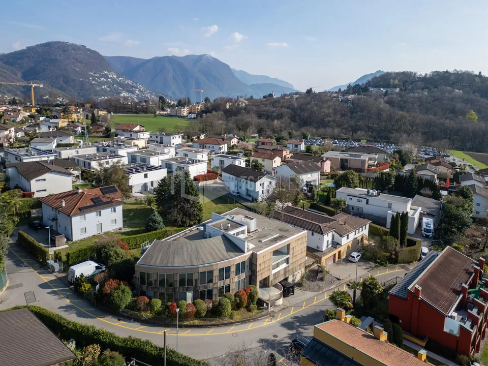 Moderne Residenz mit Terrasse und Privatsphäre