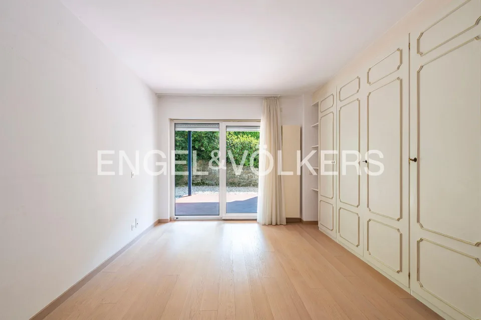 Appartamento con ampia terrazza e vista lago – foto 6 di 13