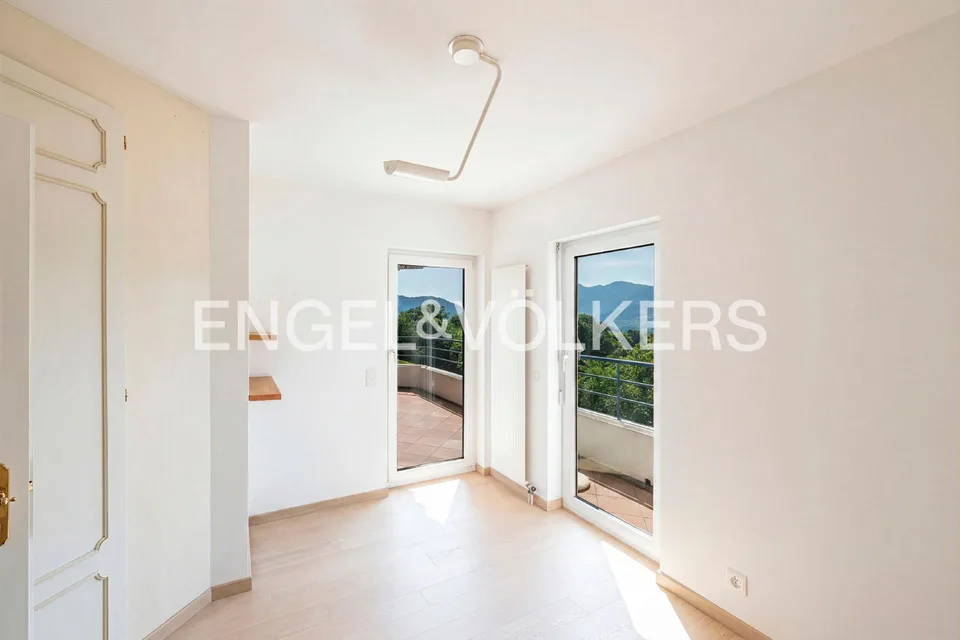 Appartamento con ampia terrazza e vista lago – foto 8 di 13