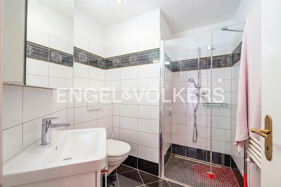 Appartamento con ampia terrazza e vista lago – foto 11 di 13