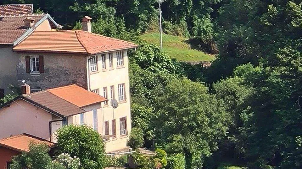 BELLA CASA DI NUCLEO DA RIATTARE