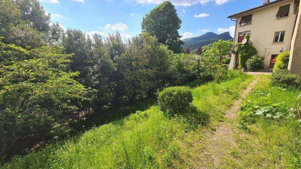 BELLA CASA DI NUCLEO DA RIATTARE