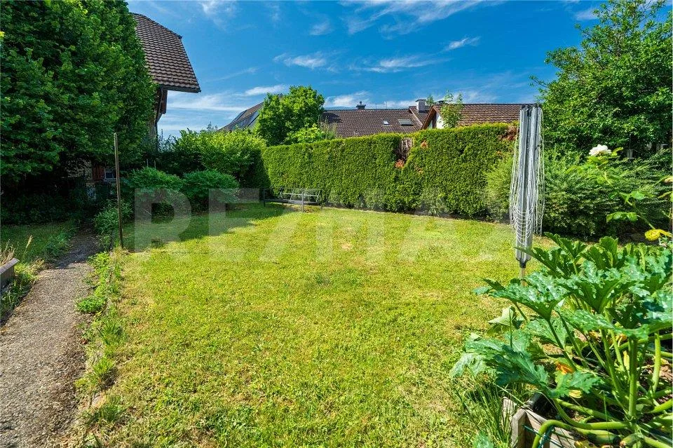 A spacious semi-detached Flarz house with an idyllic garden