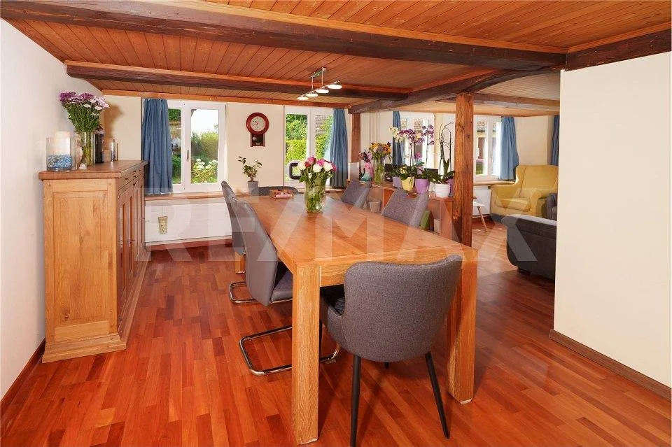 A spacious semi-detached Flarz house with an idyllic garden