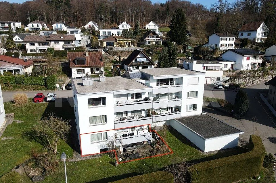 Helle 4.5-Zimmer-Wohnung mit Balkon und Sitzplatz