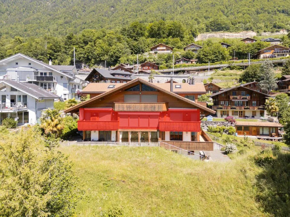 Appartement 4.5 pièces magnifique avec place de bateau et vue sur le lac, Chalet Brienzersee