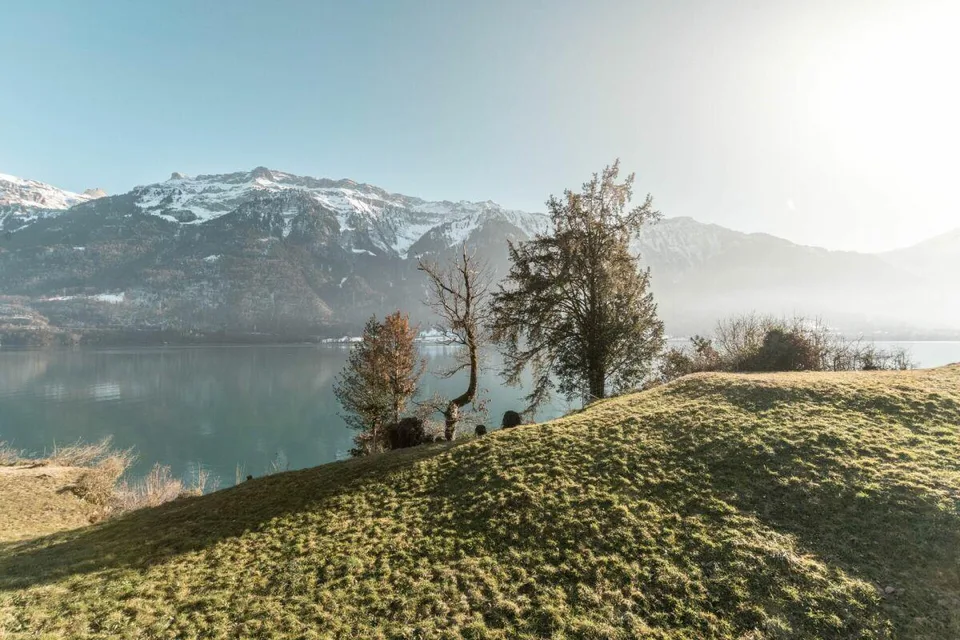 Appartement 4.5 pièces magnifique avec place de bateau et vue sur le lac, Chalet Brienzersee