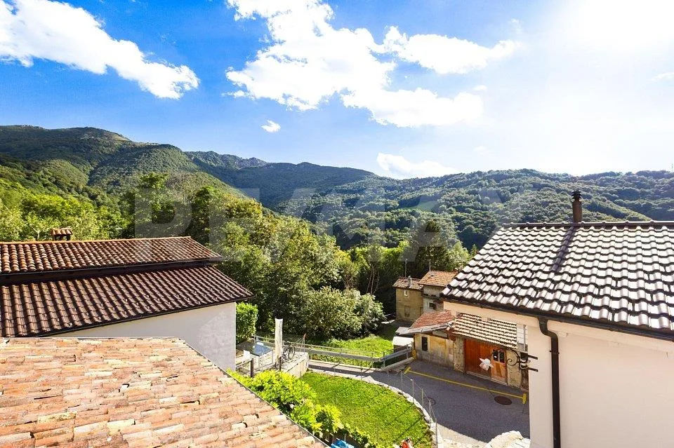 Rustico nel nucleo, con vista e garage doppio, Val Colla, come resi...